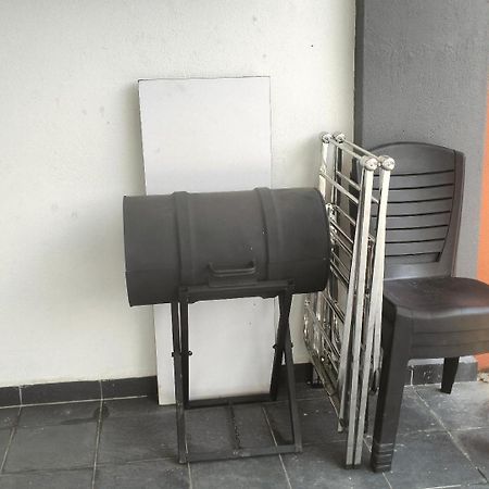 D'Sara Homestay Fully Furnished 3 Bedrooms All Aircond 2 Miles Centre Chukai Exteriör bild