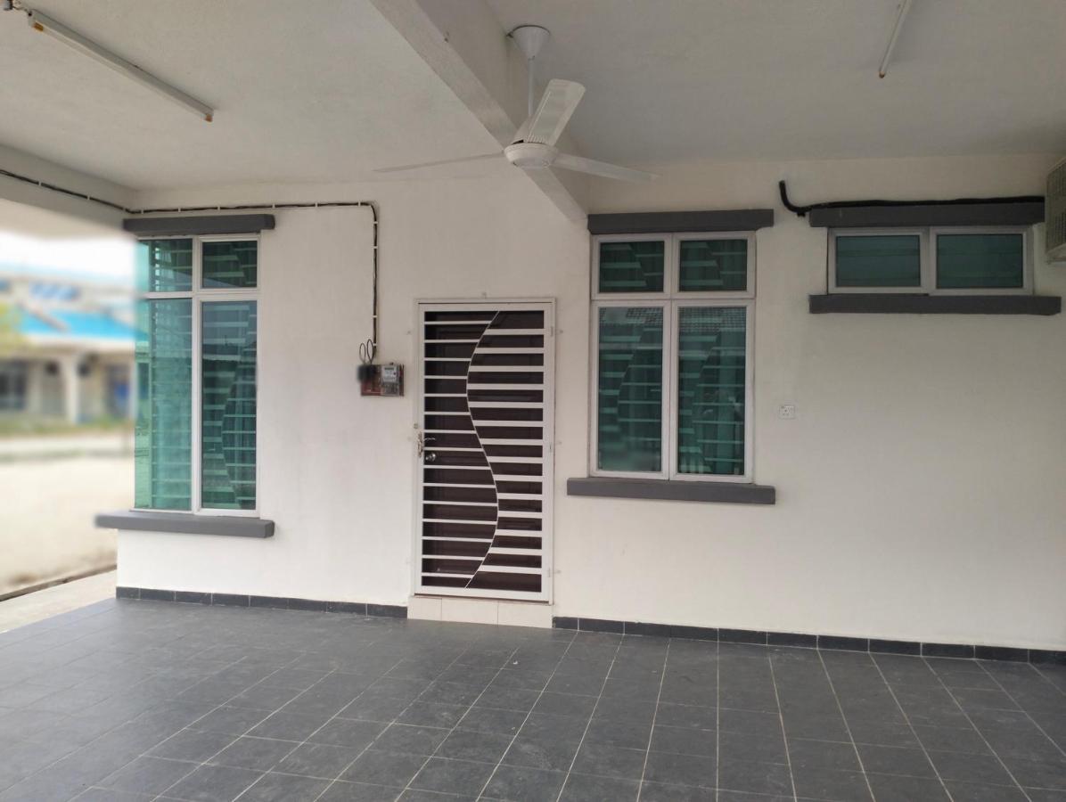 D'Sara Homestay Fully Furnished 3 Bedrooms All Aircond 2 Miles Centre Chukai Exteriör bild