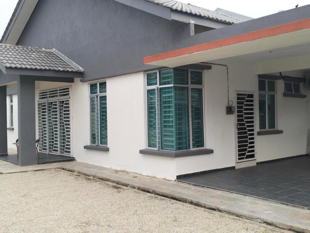 D'Sara Homestay Fully Furnished 3 Bedrooms All Aircond 2 Miles Centre Chukai Exteriör bild