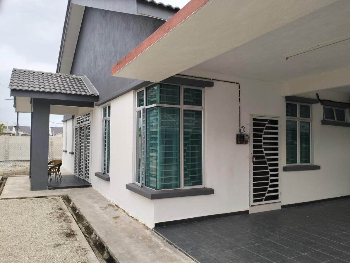 D'Sara Homestay Fully Furnished 3 Bedrooms All Aircond 2 Miles Centre Chukai Exteriör bild