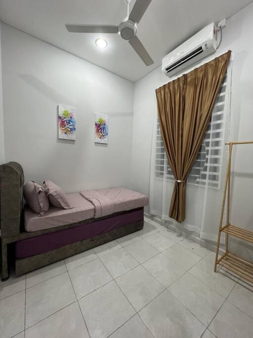 D'Sara Homestay Fully Furnished 3 Bedrooms All Aircond 2 Miles Centre Chukai Exteriör bild