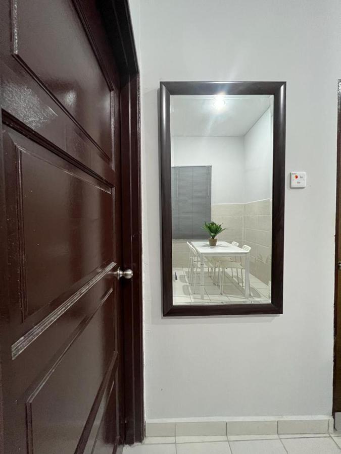D'Sara Homestay Fully Furnished 3 Bedrooms All Aircond 2 Miles Centre Chukai Exteriör bild