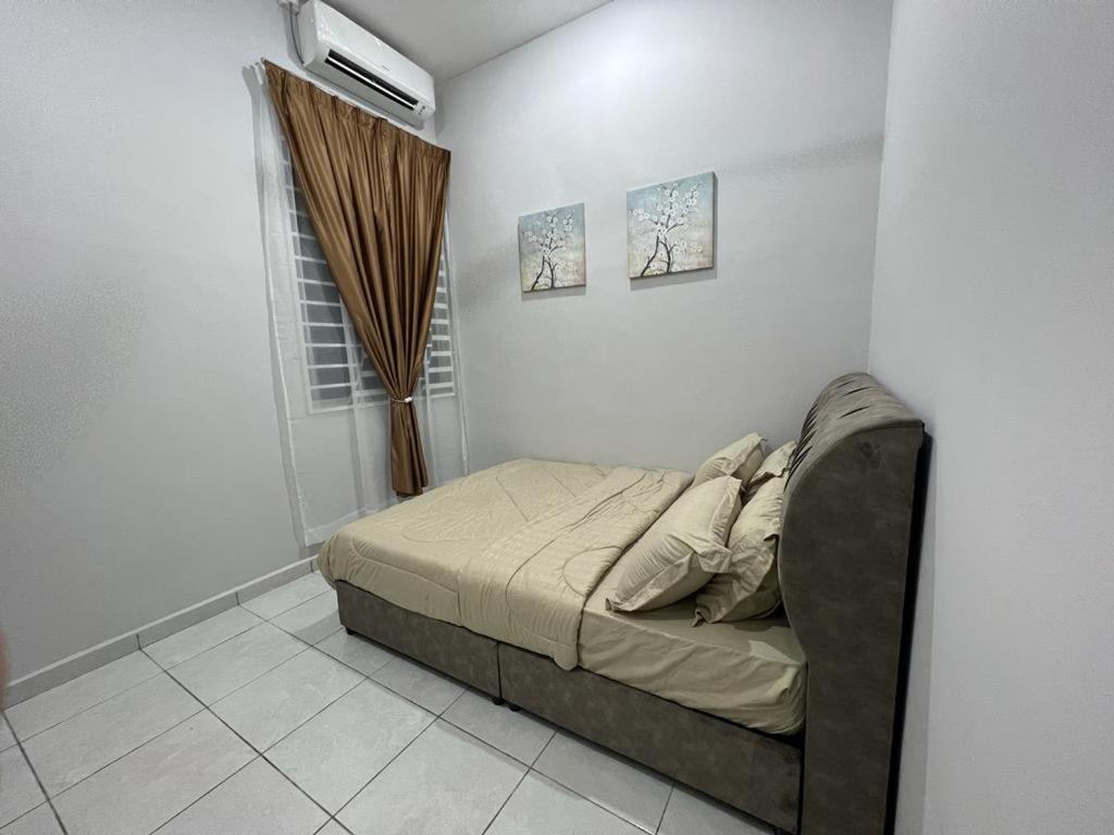 D'Sara Homestay Fully Furnished 3 Bedrooms All Aircond 2 Miles Centre Chukai Exteriör bild