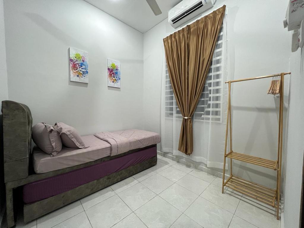 D'Sara Homestay Fully Furnished 3 Bedrooms All Aircond 2 Miles Centre Chukai Exteriör bild