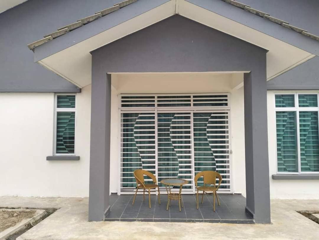 D'Sara Homestay Fully Furnished 3 Bedrooms All Aircond 2 Miles Centre Chukai Exteriör bild