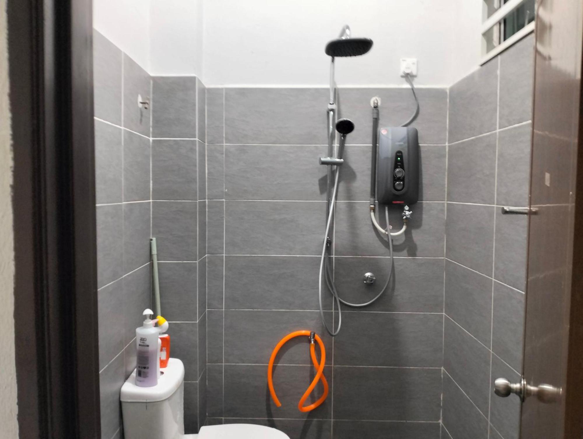 D'Sara Homestay Fully Furnished 3 Bedrooms All Aircond 2 Miles Centre Chukai Exteriör bild
